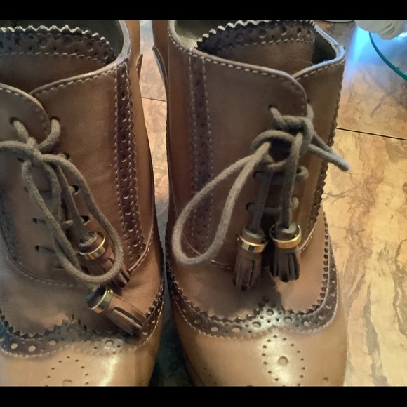 Gucci Oxford Leather Wedge Heels - Picture 5 of 11